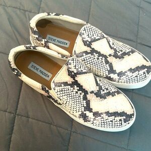Steve Madden slip on sneakers